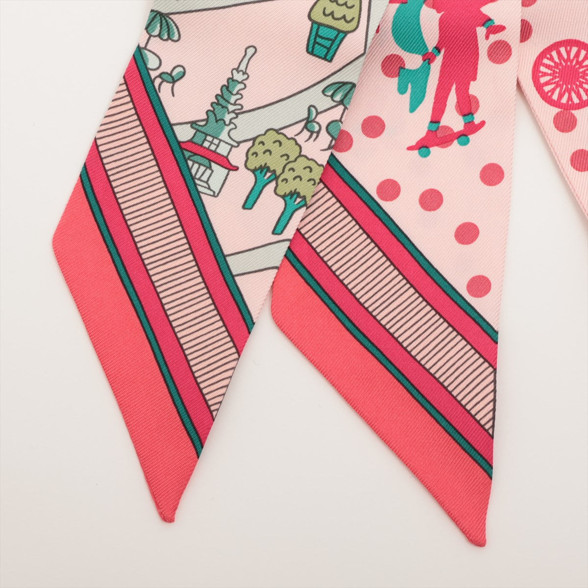 Hermès Twilly Les Nouveaux Amoureux de Paris Lovers in New Paris Scarf Silk Pink
