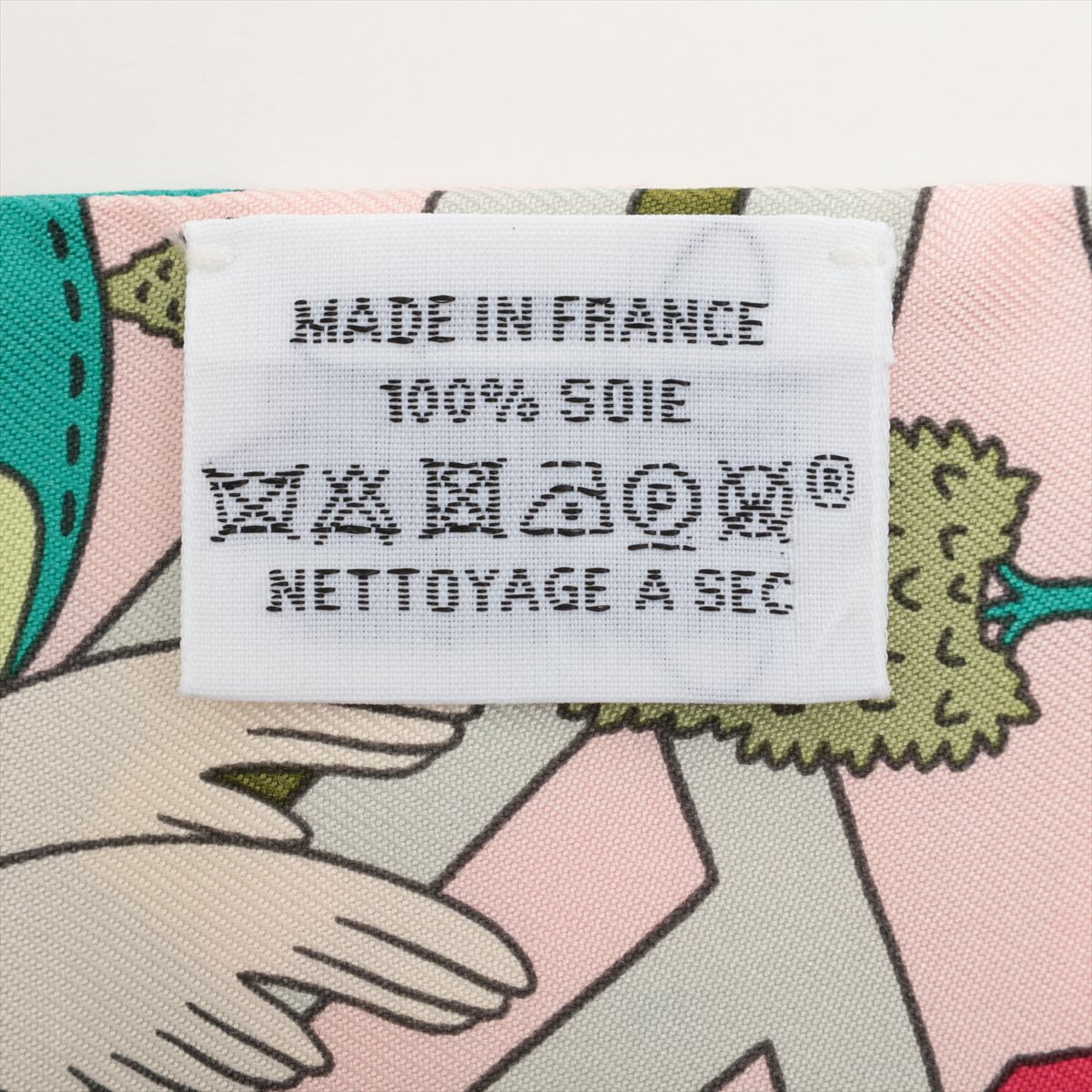 Hermès Twilly Les Nouveaux Amoureux de Paris Lovers in New Paris Scarf Silk Pink