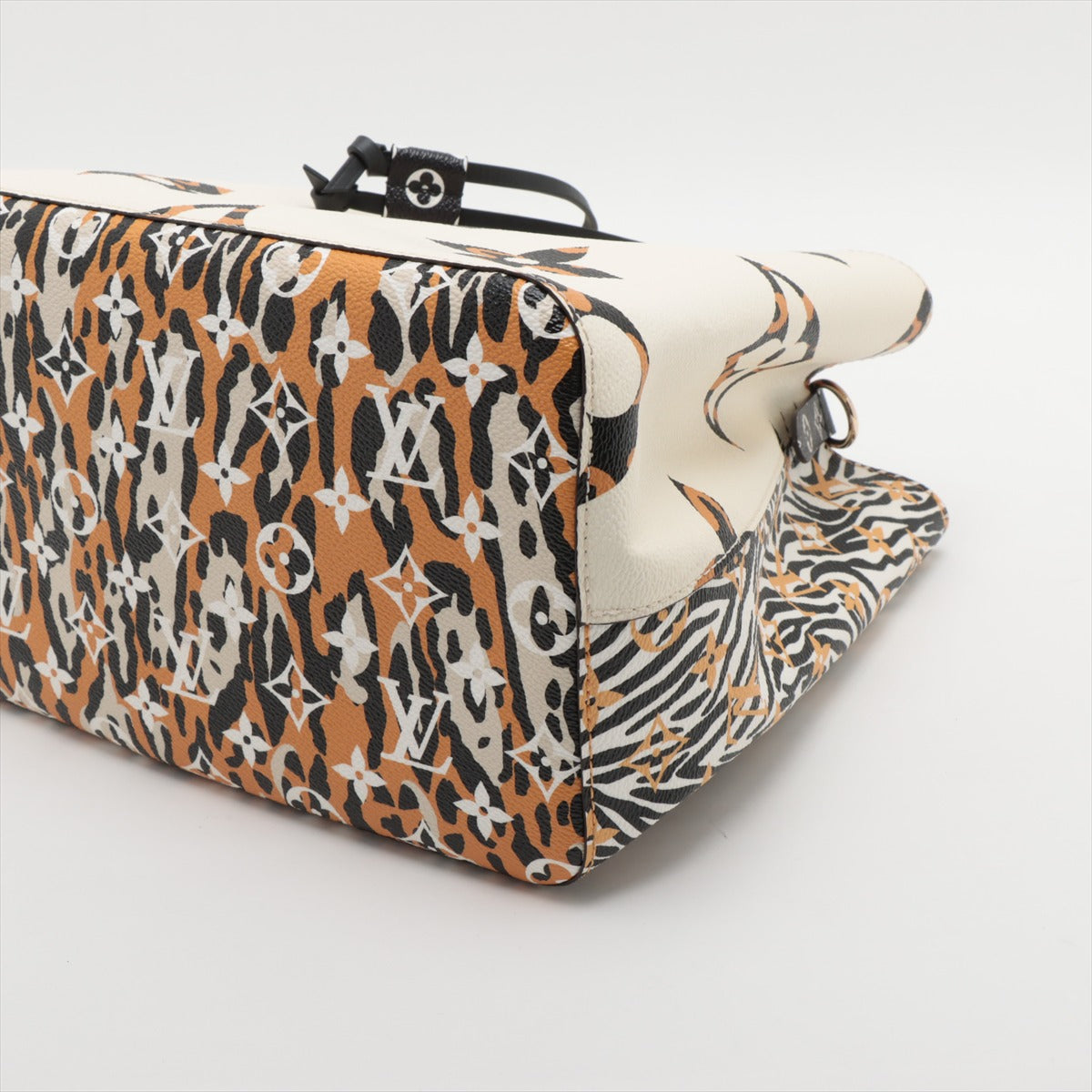 Louis Vuitton Monogram Jungle Neonoe M44679 SP3199