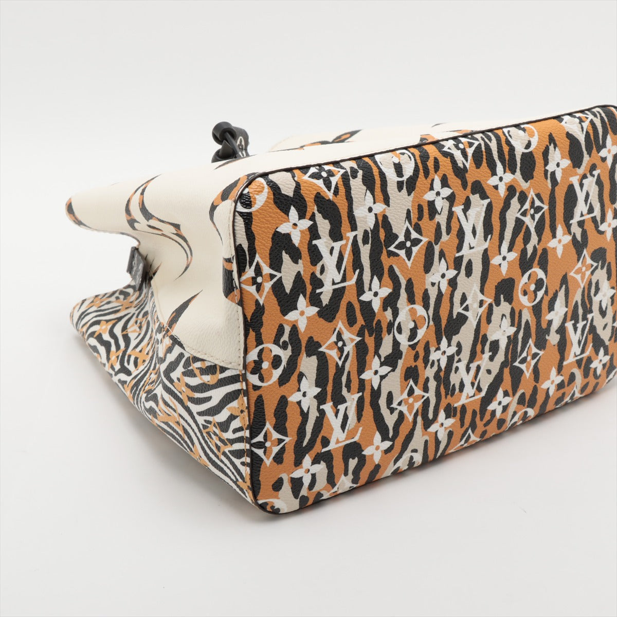 Louis Vuitton Monogram Jungle Neonoe M44679 SP3199