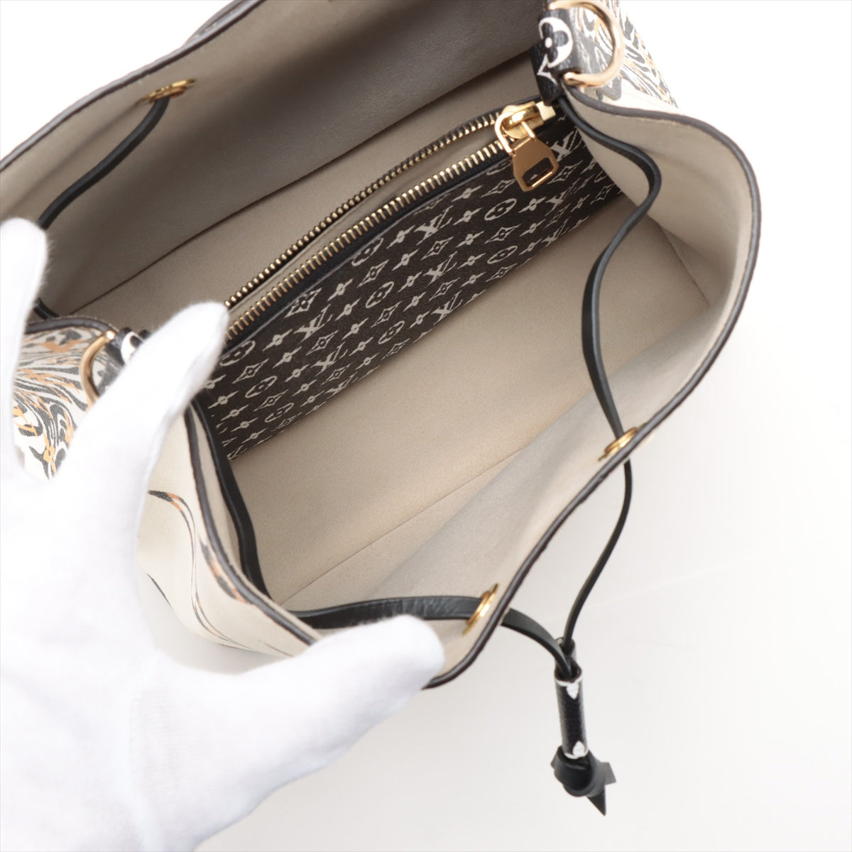 Louis Vuitton Monogram Jungle Neonoe M44679 SP3199
