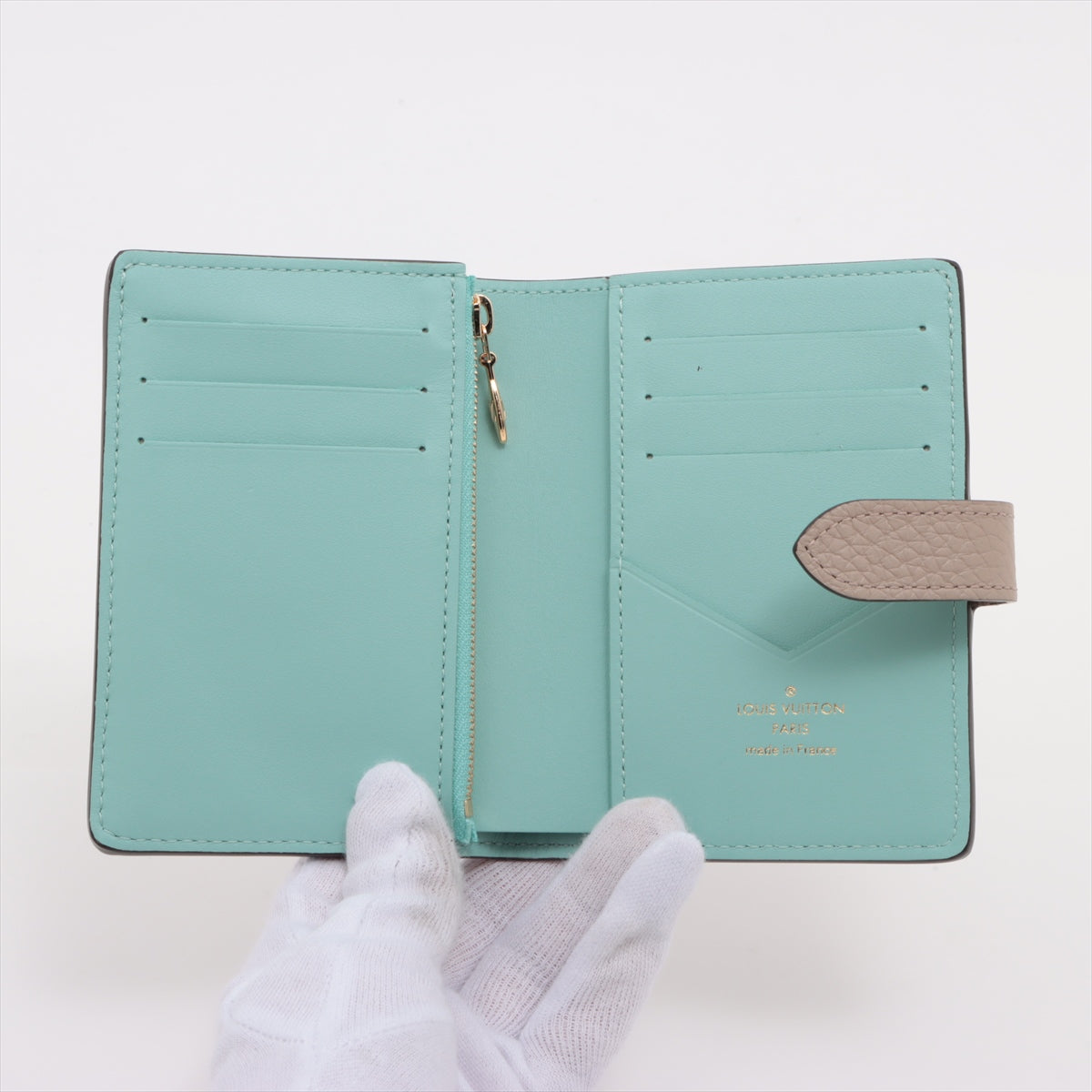 Louis Vuitton Taurillon LV vertical wallet compact M82198 Gare Compact Wallet