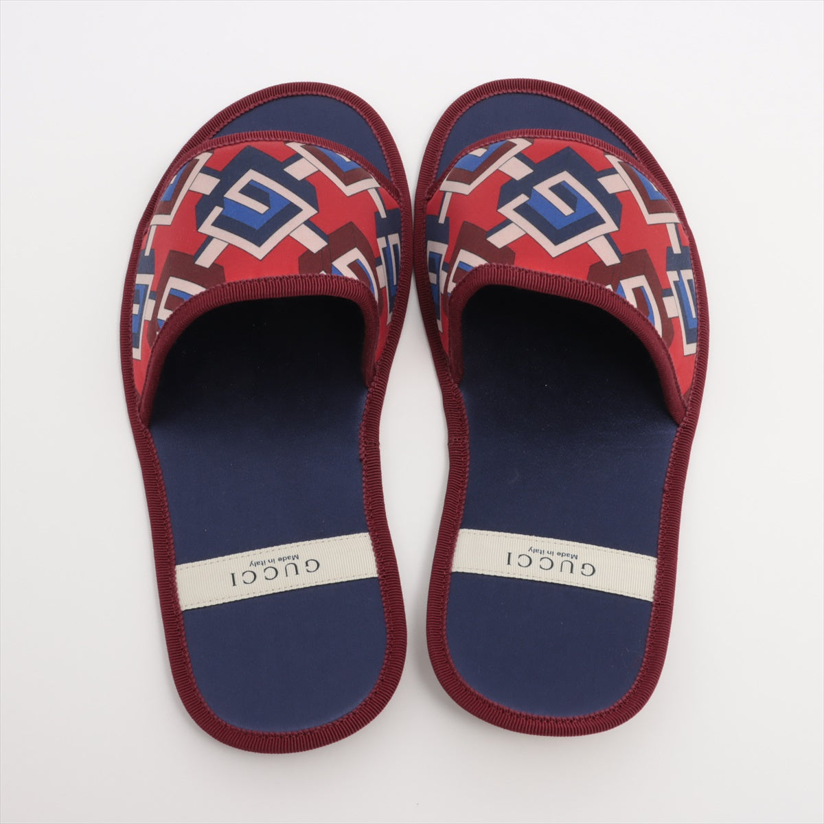 Gucci geometric G travel set M