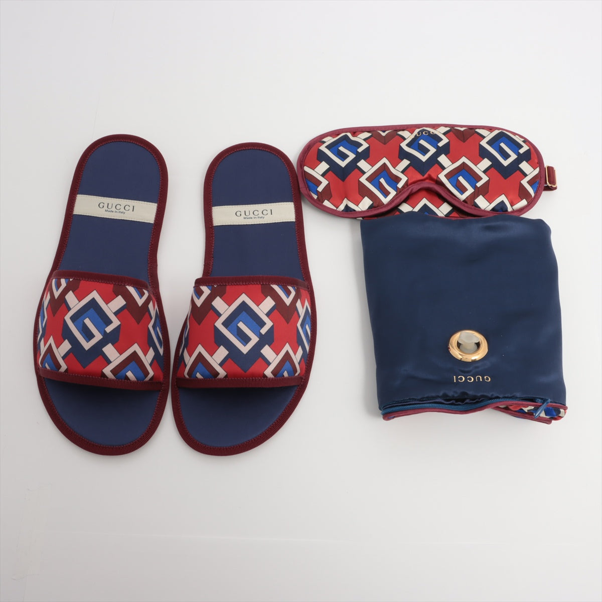 Gucci geometric G travel set M