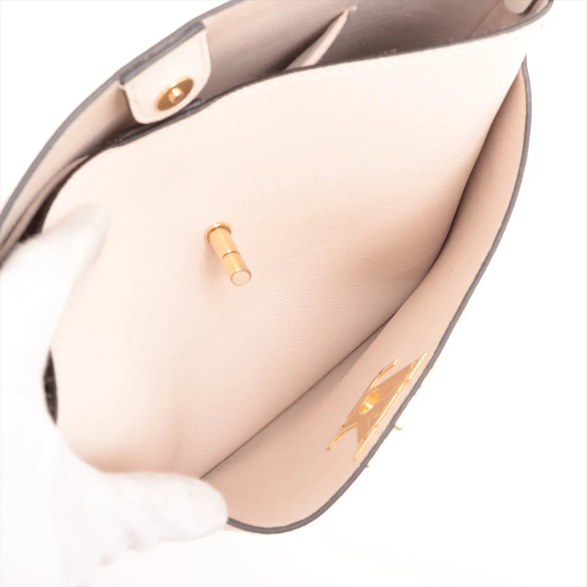 Louis Vuitton Lock Me Rock and walk M24638 White