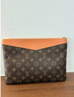 Louis Vuitton Daily Pouch - Tan