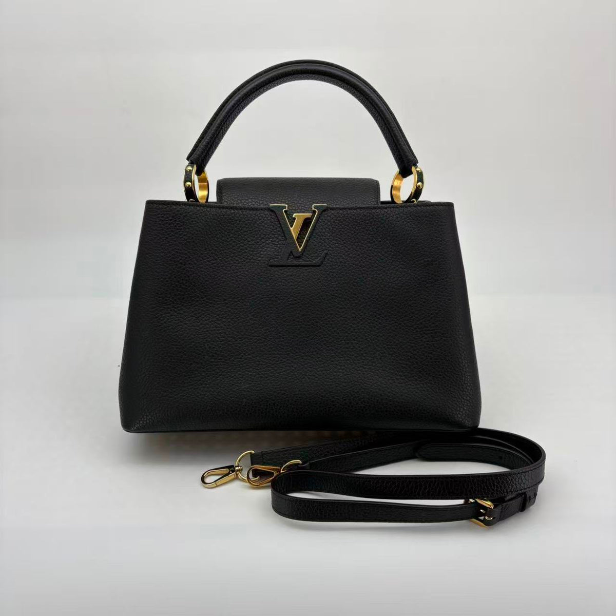 Louis Vuitton Capucines MM, Black Taurillon Leather