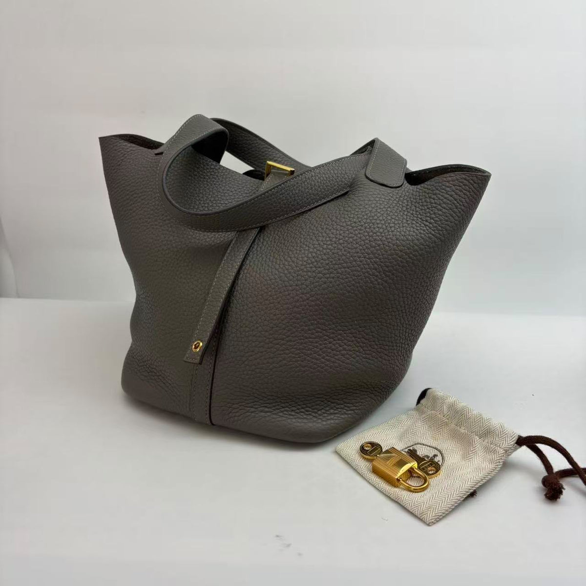 Hermès Grey Picotin 22, U Stamp, Year 2022, Lock, Key