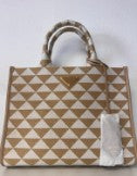 Prada Shopping in Tesuto + Pelle Triangolo Jacquard