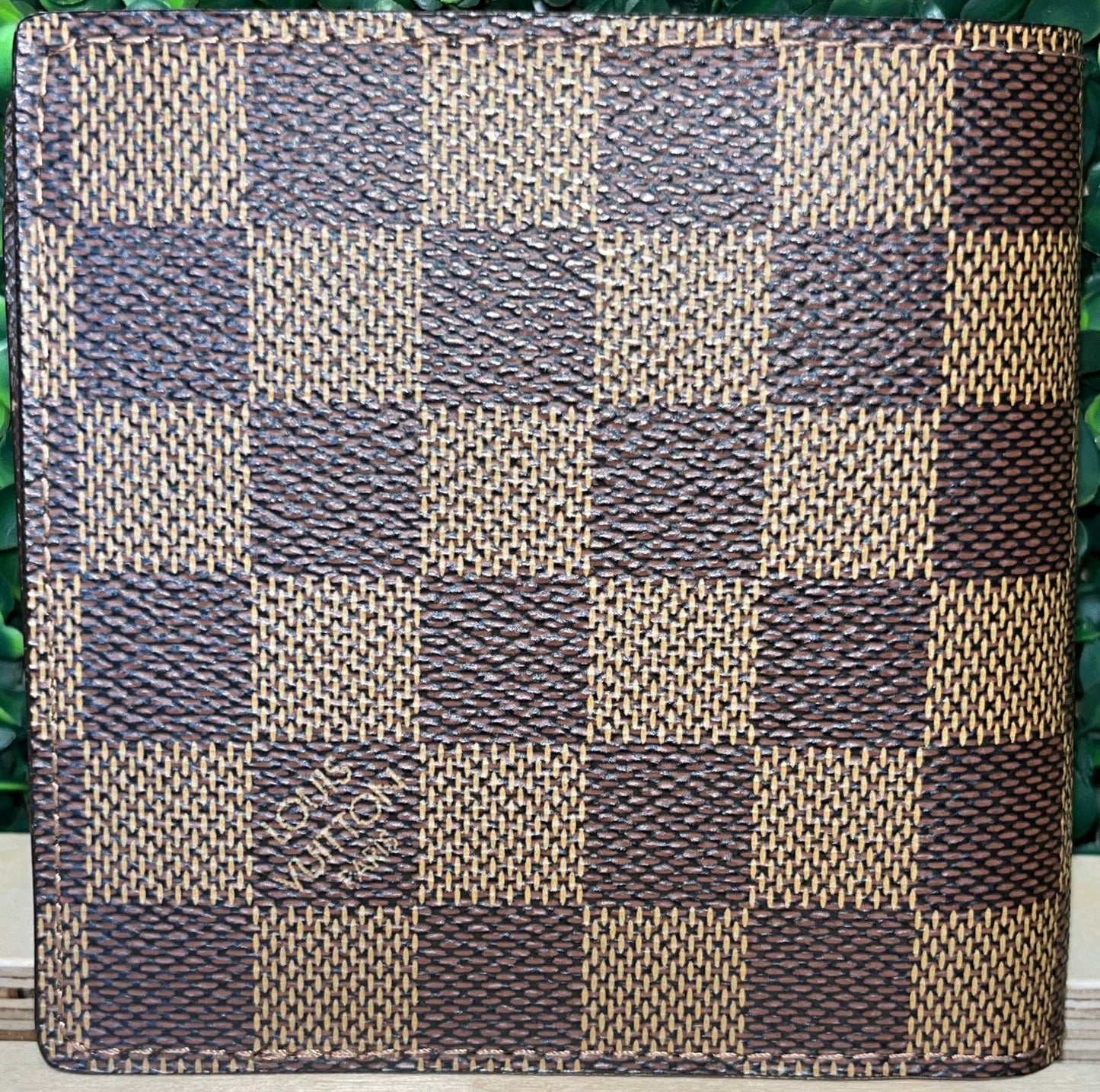 Louis Vuitton damier men's wallet with box