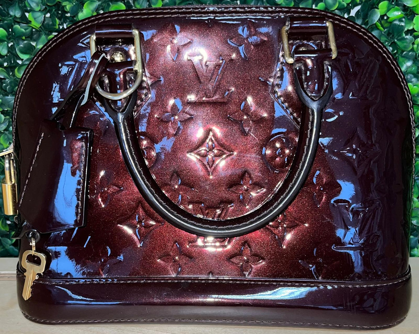 Louis Vuitton Maroon vernis alma BB with strap+ clochette lock and key