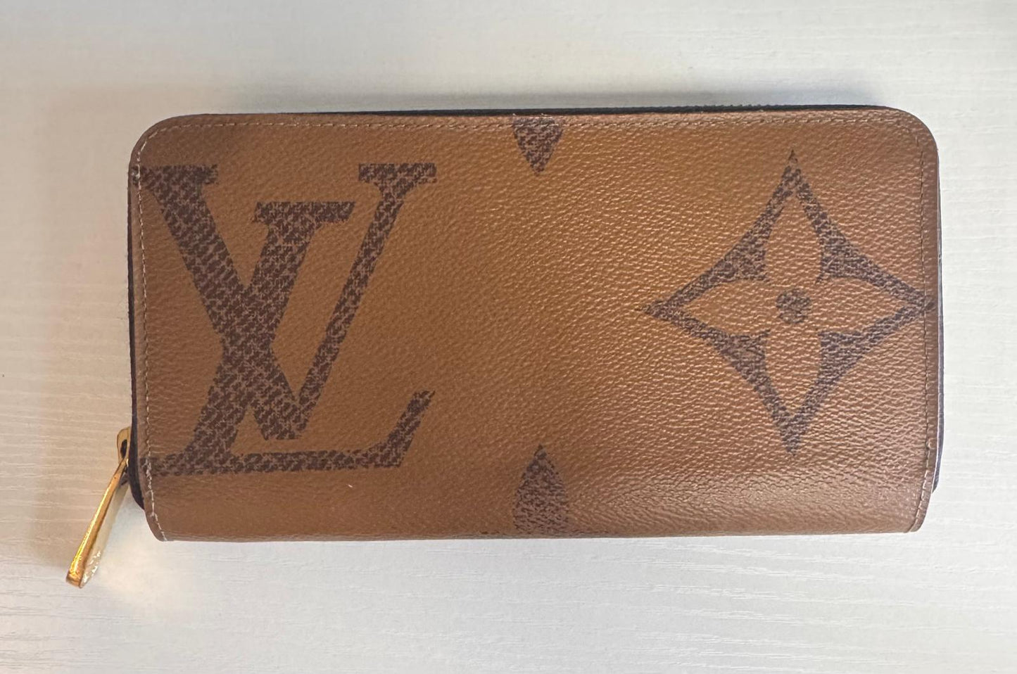 Louis Vuitton Giant Monogram Reverse Zippy Wallet M69353 Round-Zip-Wallet