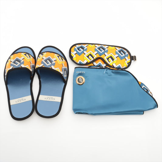 Gucci geometric G travel set M