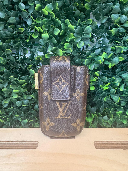 LOUIS VUITTON Etui Telephone International Phone Case M63064 Auth 141720