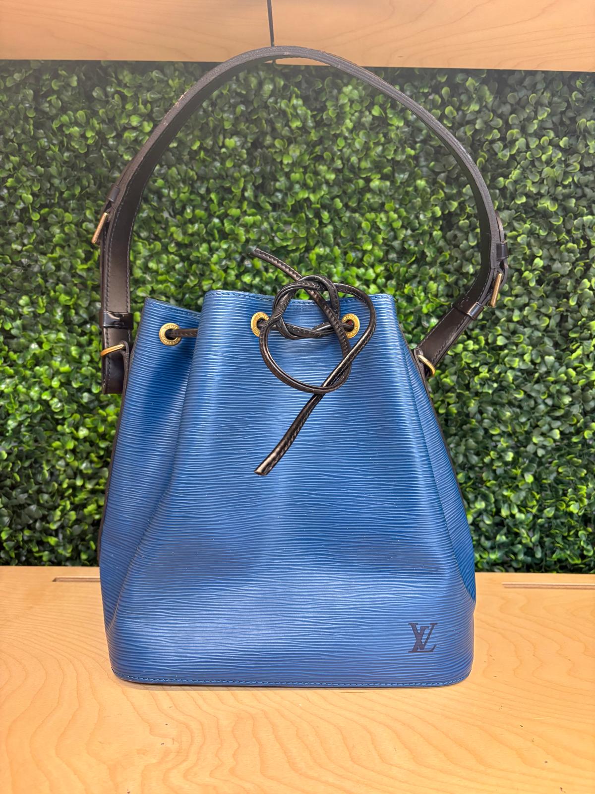 LOUIS VUITTON Epi Petit Noe Shoulder Bag Bicolor Black Blue M44152 Auth 137735