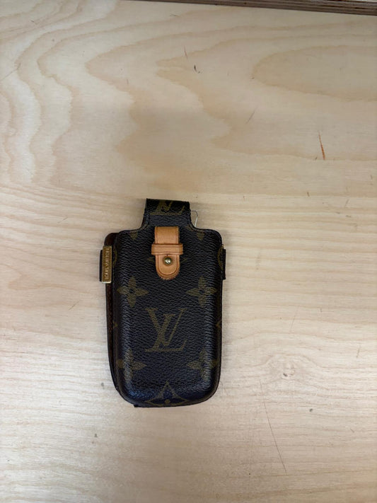 LOUIS VUITTON Etui Telephone International Phone Case M63064 Auth 141720