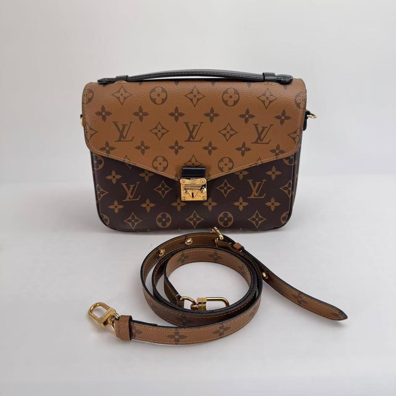 Louis Vuitton Reverse Monogram Pochette Métis - SKU: LSCJ082600145