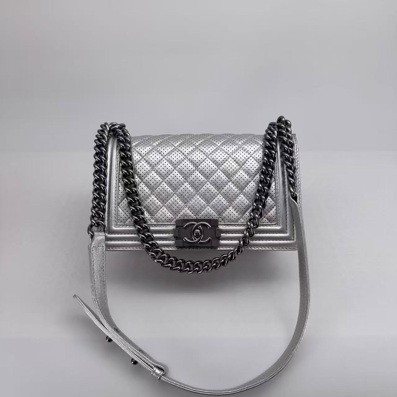 Chanel Silver Medium Boy- Series 19 year 2014 - SKU: LSCJ08260085