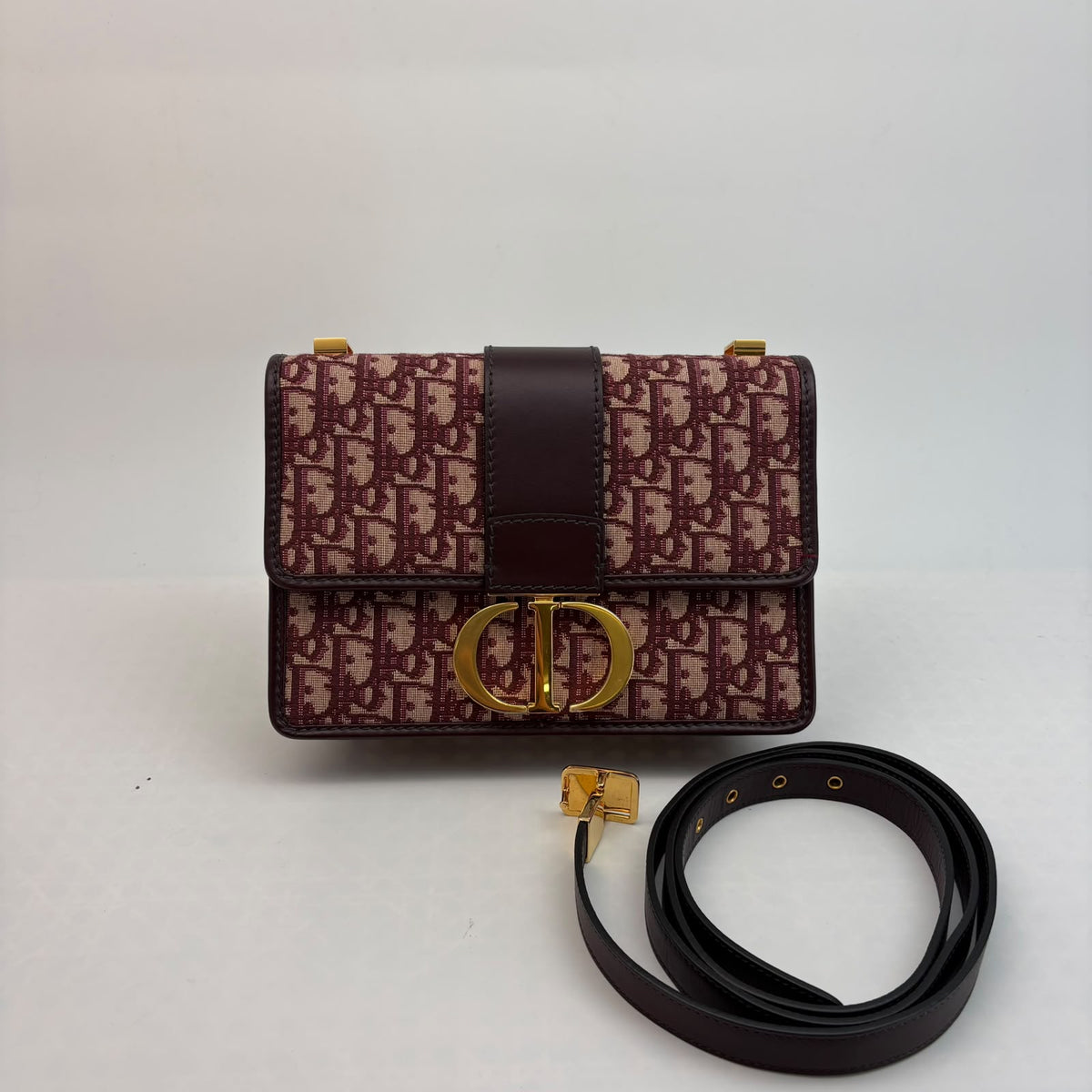 Dior Burgundy Oblique Medium 30 Montaigne — Gold Hardware, With Strap