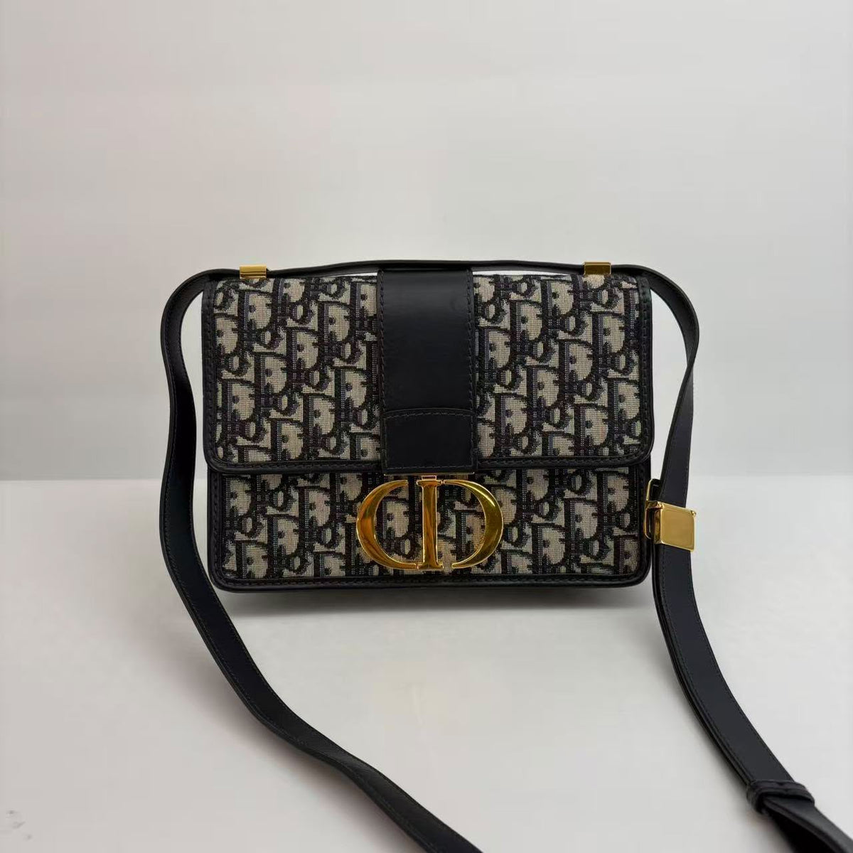 Dior Navy Oblique Medium 30 Montaigne