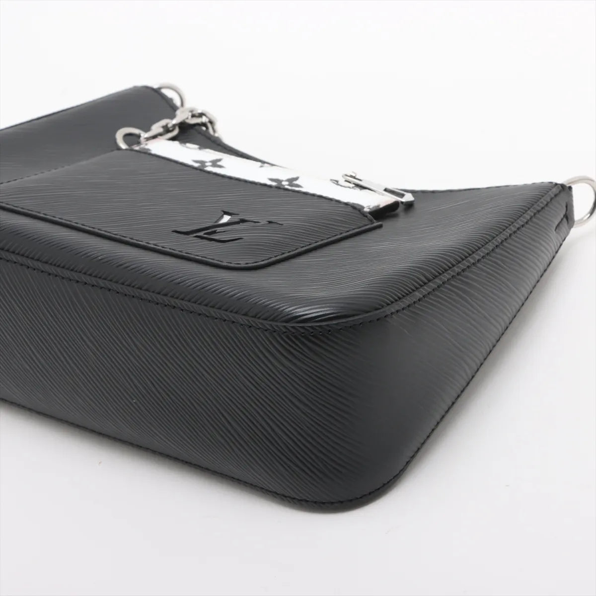 Louis Vuitton Epi Marelle M80689 Black Pouch discoloration